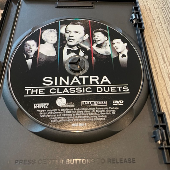 Sinatra - The Classic Duets DVD - Picture 3 of 6